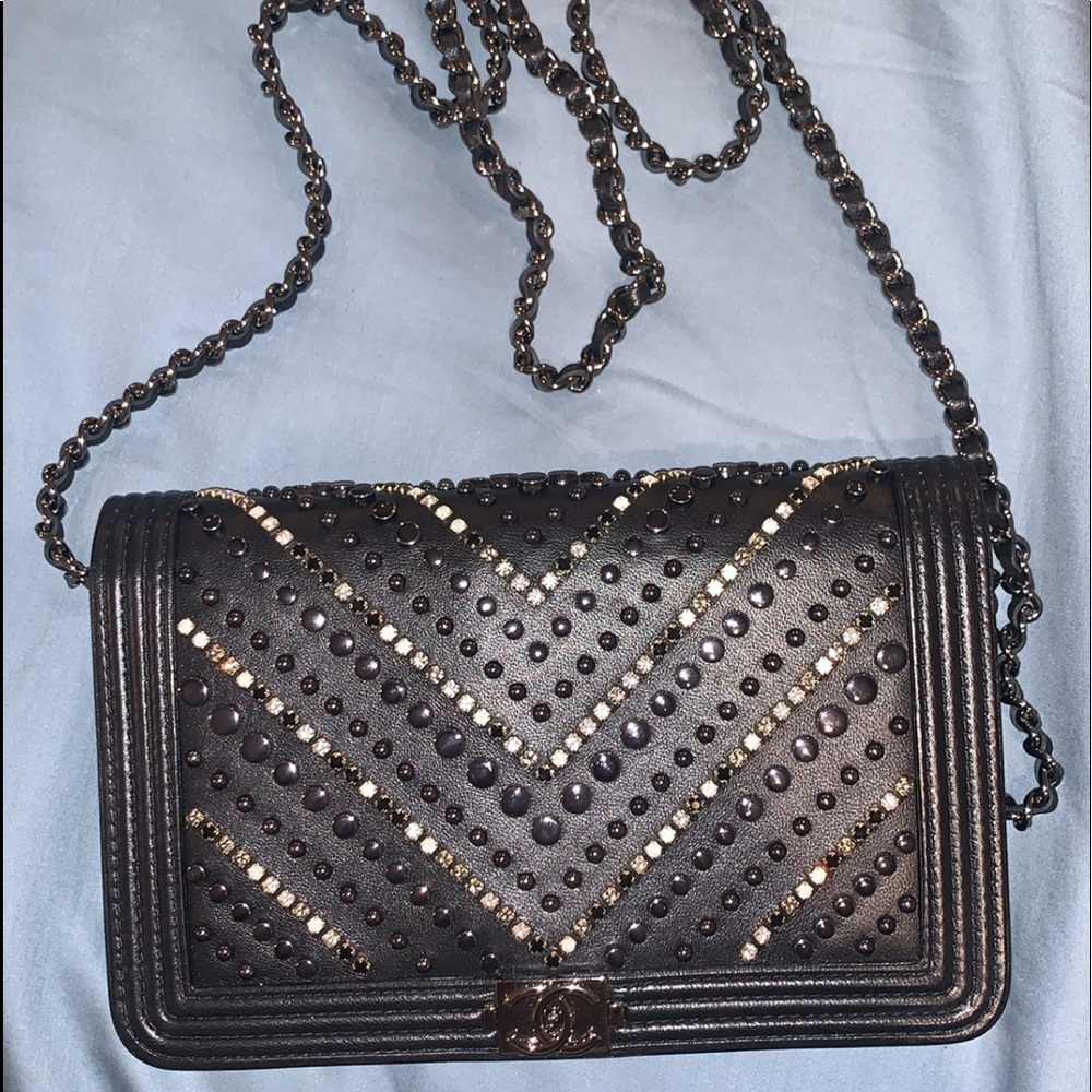 CHANEL WALLET ON CHAIN!